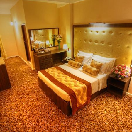 The Queensburry City Hotel Nuwara Eliya Extérieur photo