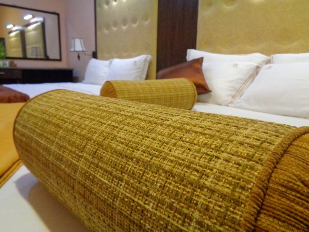 The Queensburry City Hotel Nuwara Eliya Extérieur photo