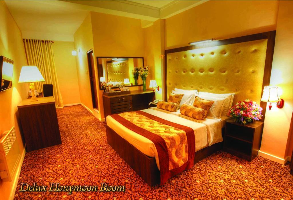 The Queensburry City Hotel Nuwara Eliya Extérieur photo