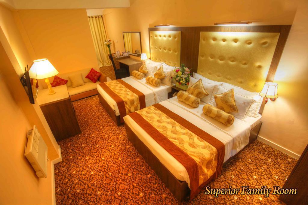 The Queensburry City Hotel Nuwara Eliya Extérieur photo