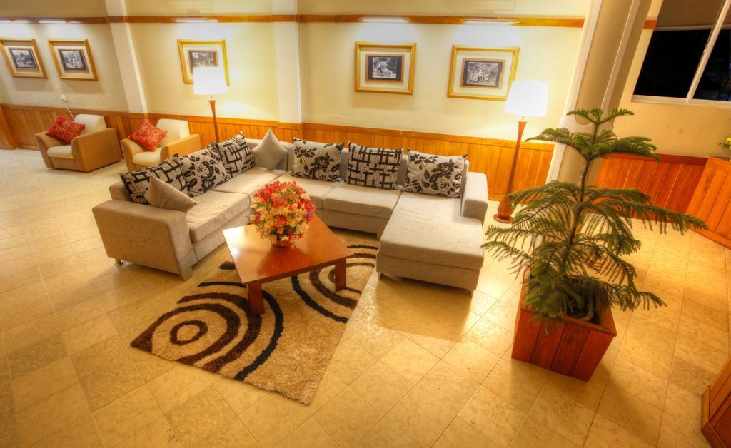 The Queensburry City Hotel Nuwara Eliya Extérieur photo