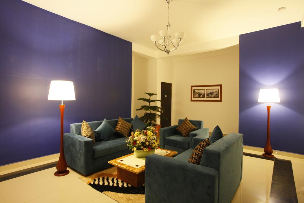 The Queensburry City Hotel Nuwara Eliya Extérieur photo