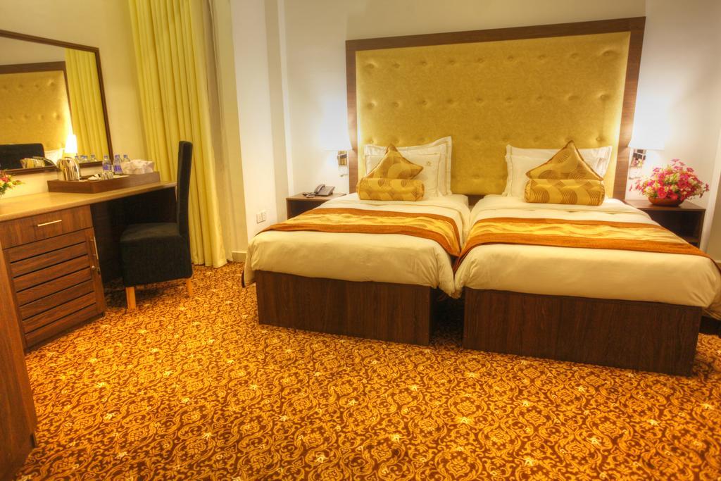 The Queensburry City Hotel Nuwara Eliya Extérieur photo
