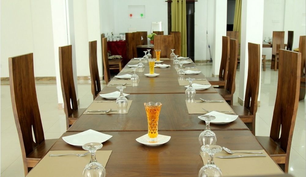 The Queensburry City Hotel Nuwara Eliya Extérieur photo