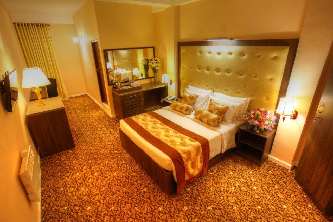 The Queensburry City Hotel Nuwara Eliya Extérieur photo
